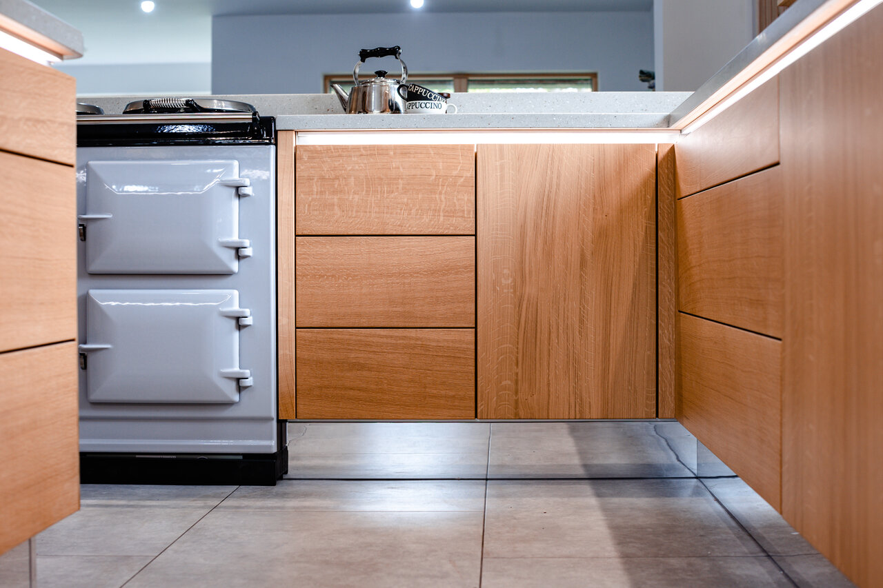 L Shaped Kitchen With Under Counter Lighting